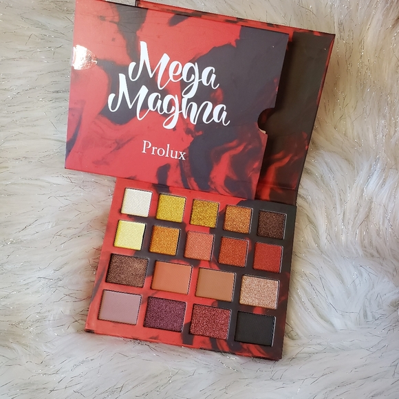 Mega Magma 18 Color Eyeshadow Palette from Prolux - Picture 2 of 3